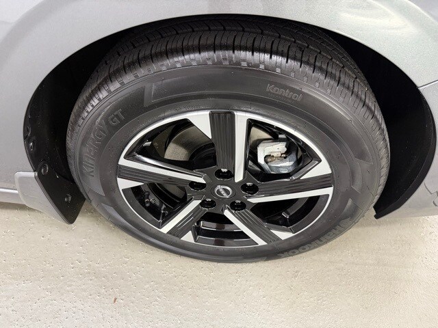 2025 Nissan Sentra SV photo 4