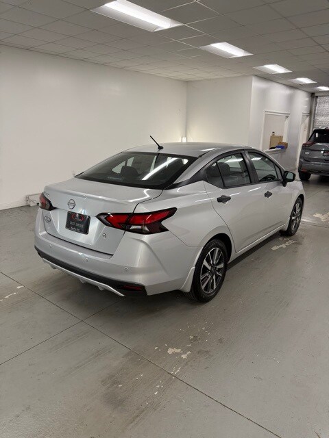 2025 Nissan Versa 1.6 S photo 4