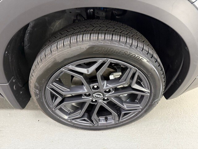 2025 Nissan Kicks SR photo 3