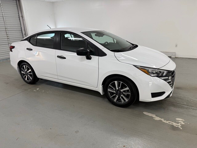 2025 Nissan Versa 1.6 S photo 3
