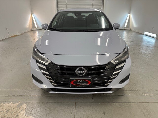 2025 Nissan Versa 1.6 SV photo 2