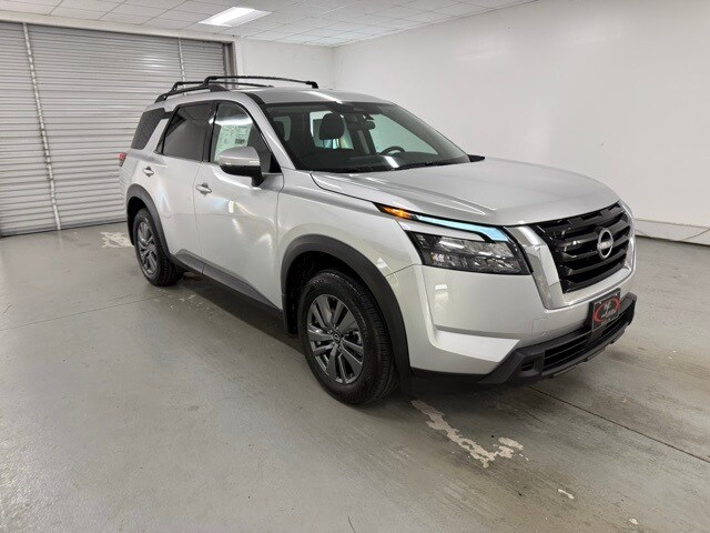 2025 Nissan Pathfinder SV photo 2