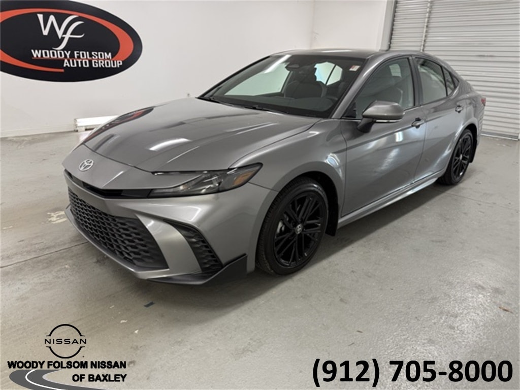 2025 Toyota Camry SE's photo