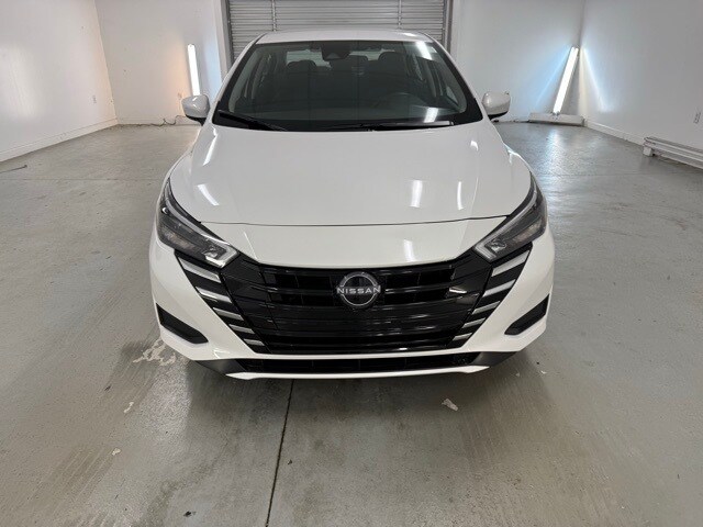 2025 Nissan Versa 1.6 SV photo 2