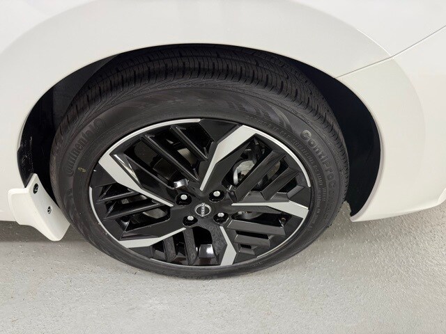 2025 Nissan Versa 1.6 SR photo 4