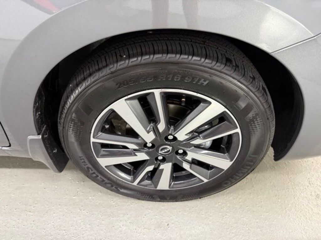 New 2025 Nissan Versa 1.6 SV Sedan