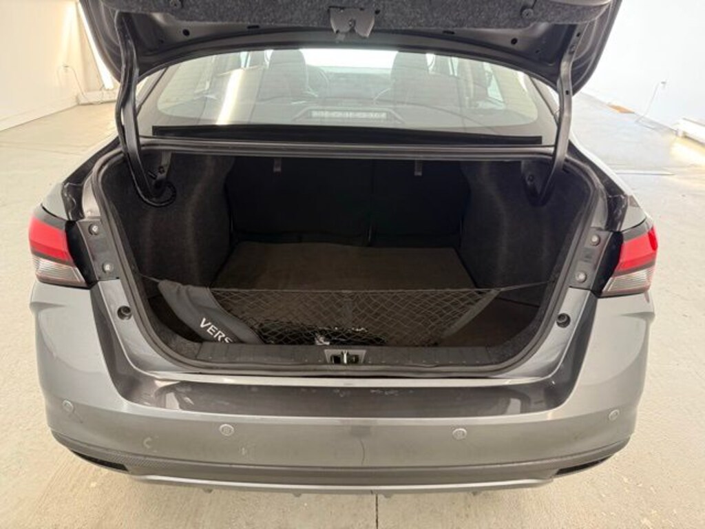 New 2025 Nissan Versa 1.6 SR Sedan