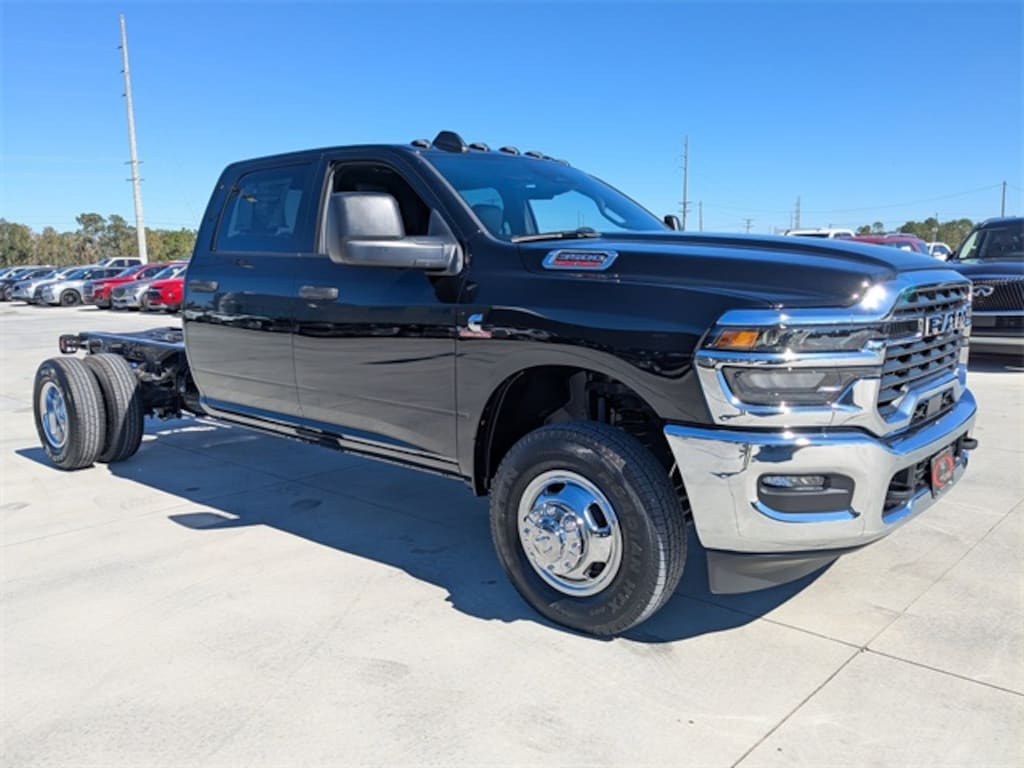 New 2026 Ram 3500 Chassis Cab 3500 TRADESMAN CREW CAB CHASSIS 4X4 60' CA Pickup