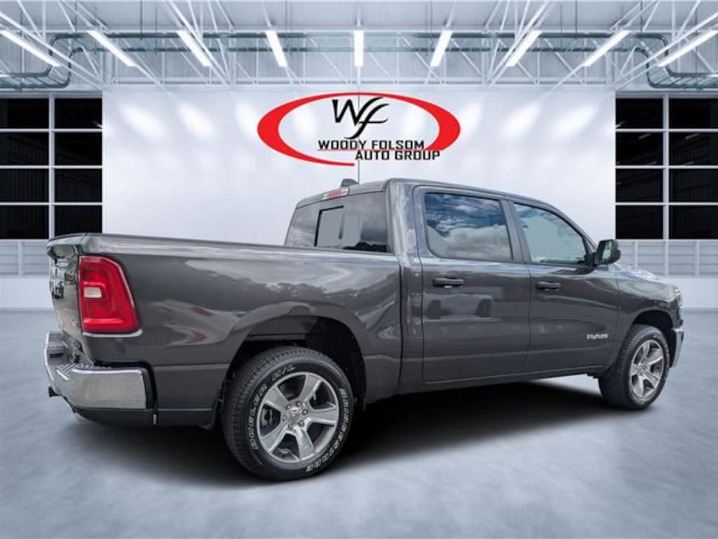 New 2026 Ram 1500 TRADESMAN CREW CAB 4X4 5'7 BOX Pickup