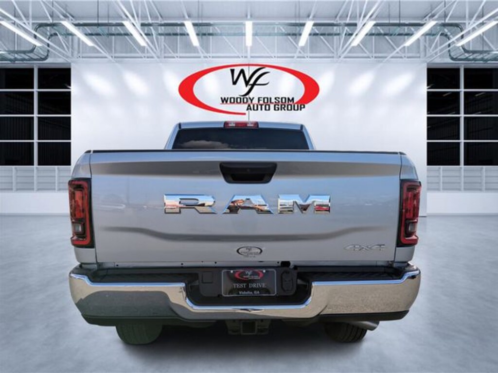 New 2026 Ram 2500 TRADESMAN CREW CAB 4X4 6'4 BOX Pickup