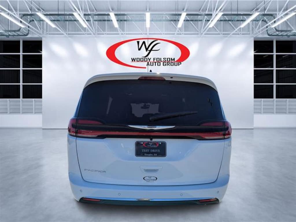 New 2026 Chrysler Pacifica SELECT Passenger Van