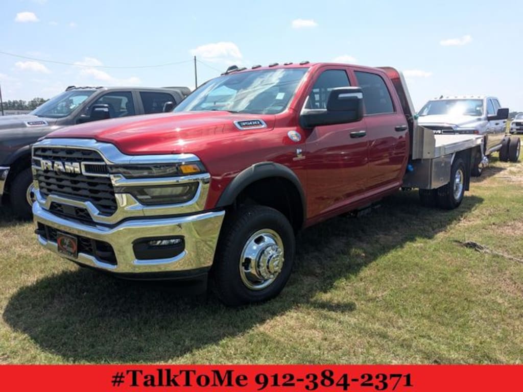 New 2026 Ram 3500 Chassis Cab TRADESMAN CREW 4X4 60' CA Pickup