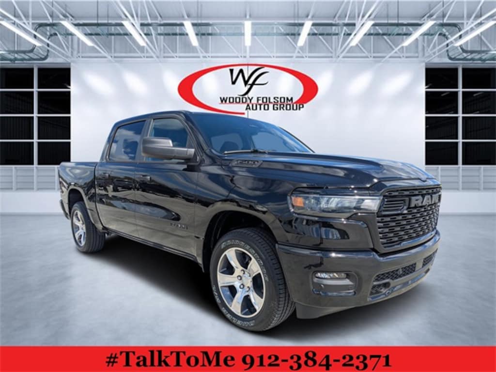 New 2026 Ram 1500 EXPRESS CREW CAB 4X4 5'7 BOX Pickup