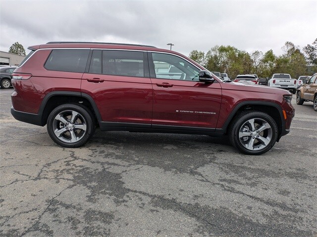 2025 Jeep Grand Cherokee Limited photo 2