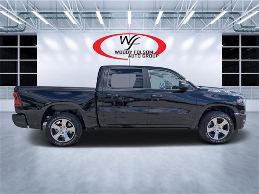 New 2026 Ram 1500 EXPRESS CREW CAB 4X4 5'7 BOX Pickup