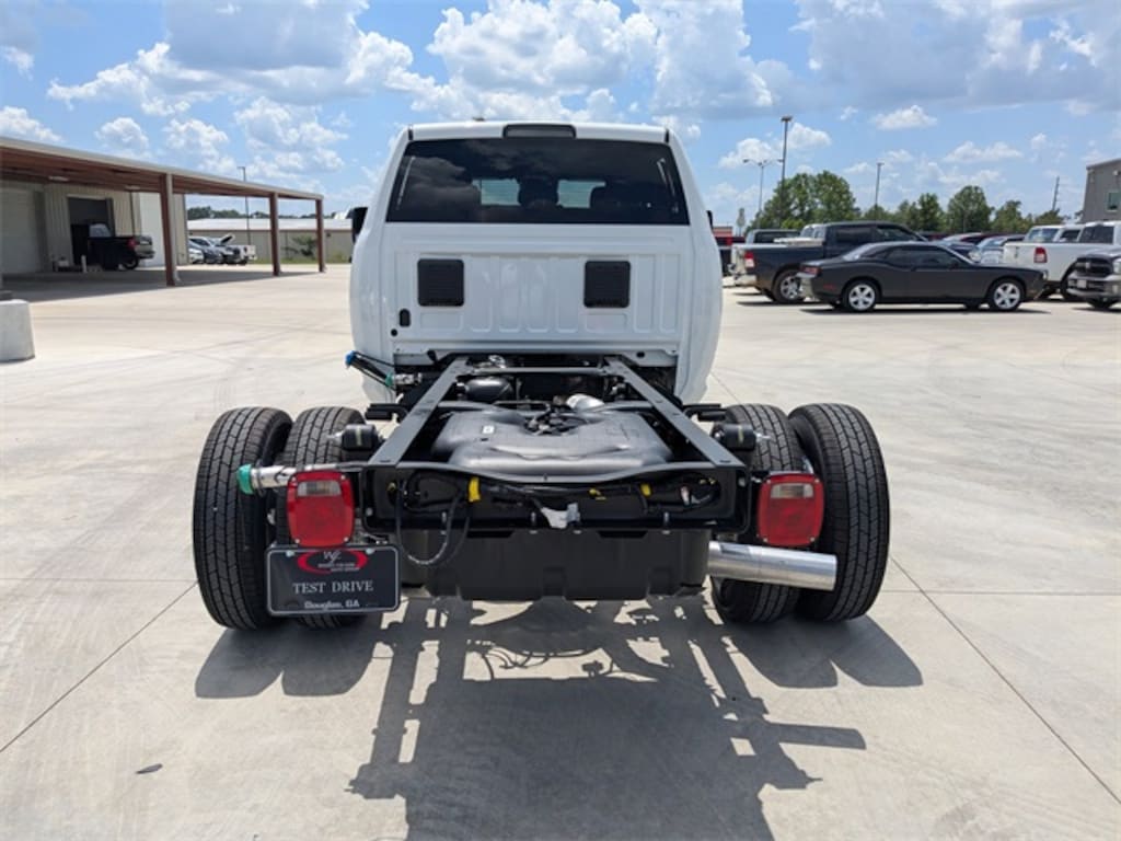 New 2025 Ram 3500 Chassis Cab 3500 TRADESMAN CREW CAB CHASSIS 4X4 60' CA Pickup