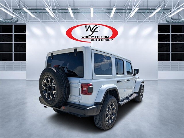 2025 Jeep Wrangler Sahara photo 3