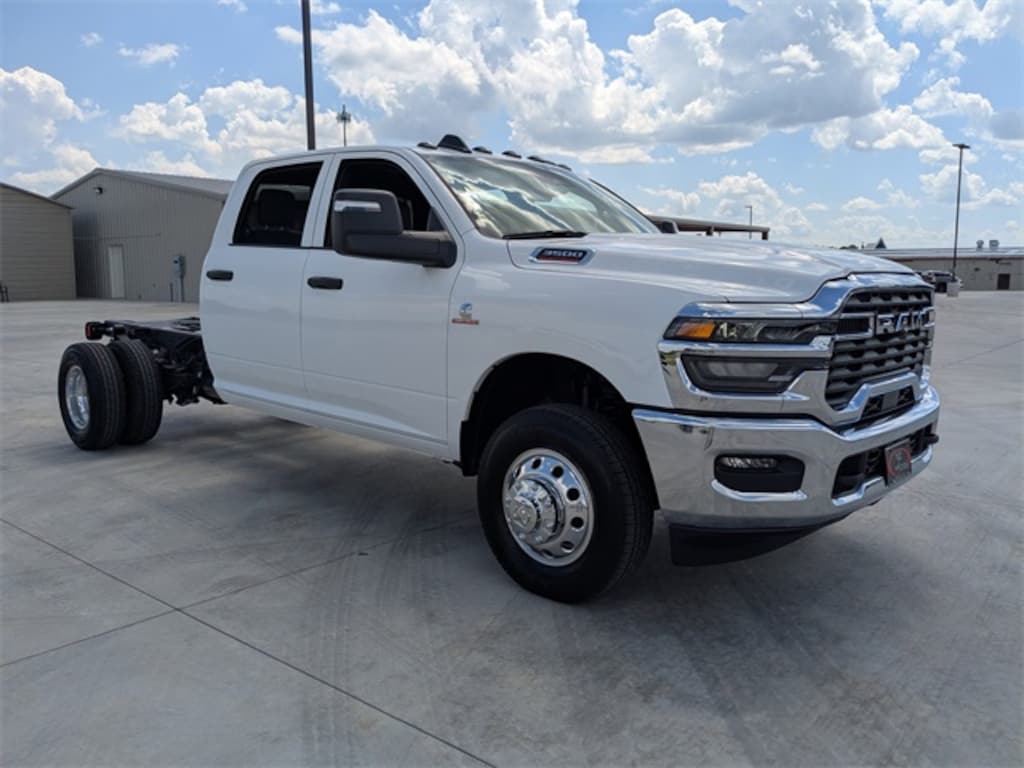 New 2025 Ram 3500 Chassis Cab 3500 TRADESMAN CREW CAB CHASSIS 4X4 60' CA Pickup