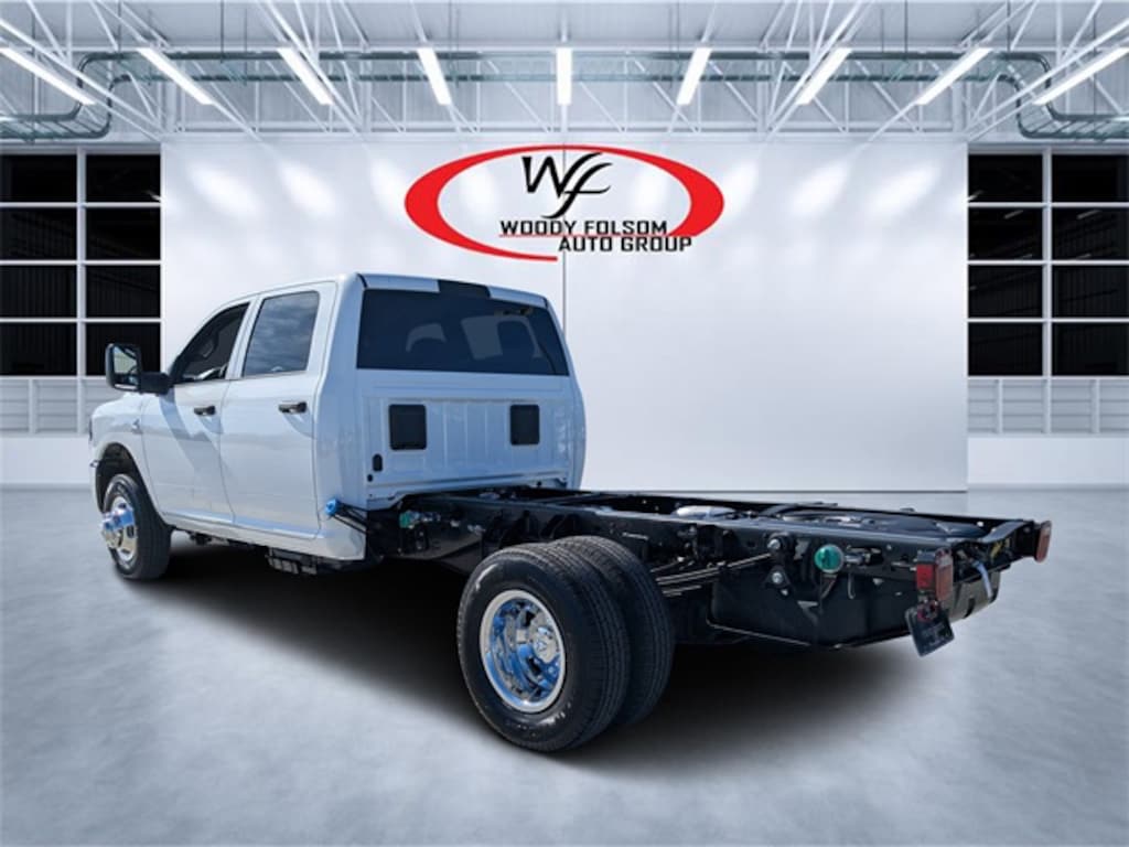 New 2026 Ram 3500 Chassis Cab 3500 TRADESMAN CREW CAB CHASSIS 4X4 60' CA Pickup