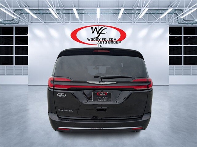 2025 Chrysler Pacifica photo 4