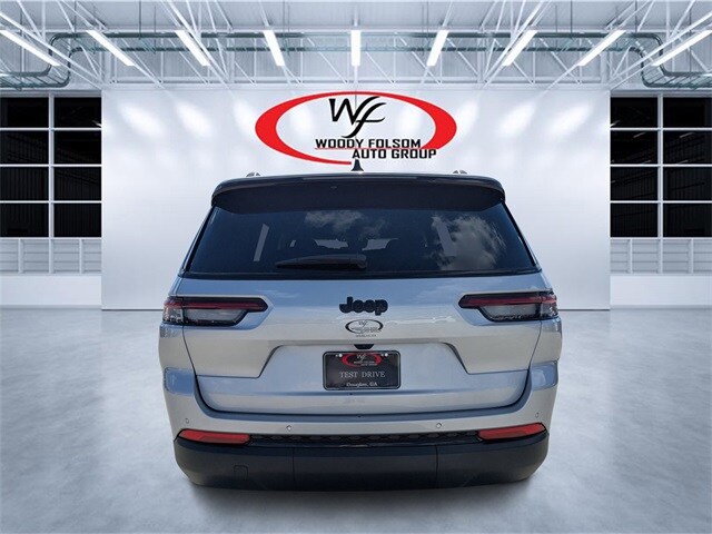 2025 Jeep Grand Cherokee Altitude photo 4