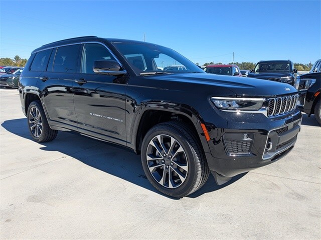 2025 Jeep Grand Cherokee Overland photo 2