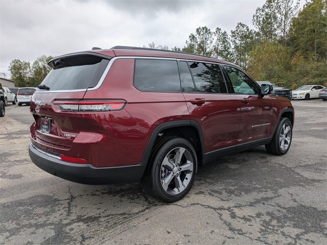 2025 Jeep Grand Cherokee Limited photo 3