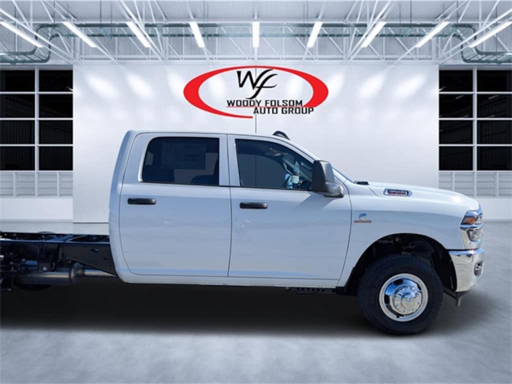 New 2026 Ram 3500 Chassis Cab 3500 TRADESMAN CREW CAB CHASSIS 4X4 60' CA Pickup