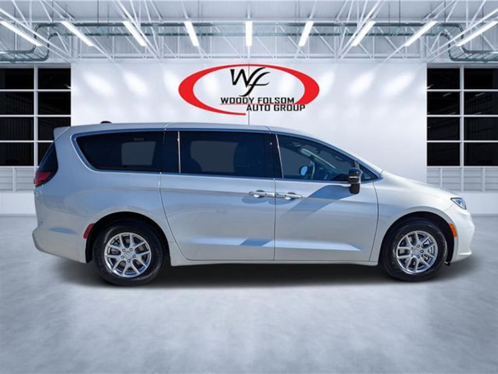 New 2026 Chrysler Pacifica SELECT Passenger Van