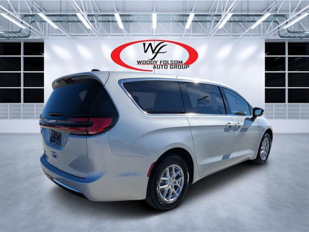 New 2026 Chrysler Pacifica SELECT Passenger Van