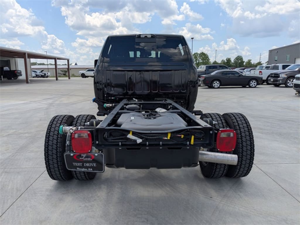 New 2025 Ram 4500 Chassis Cab 4500 BIG HORN CHASSIS CREW CAB 4X4 60' CA Pickup