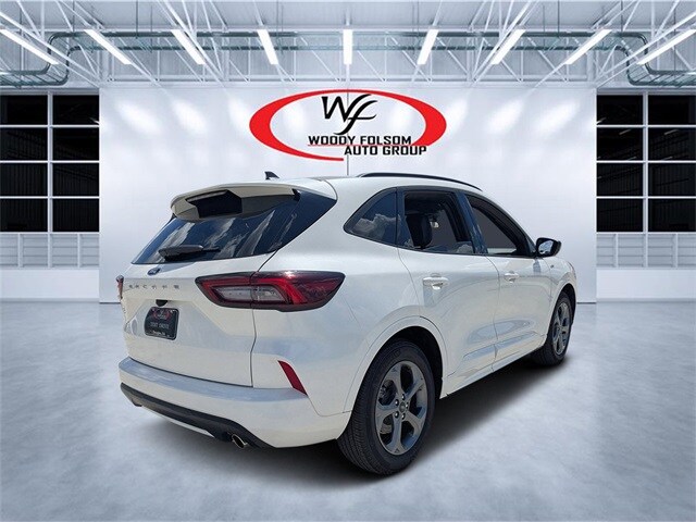 2024 Ford Escape ST-Line photo 2