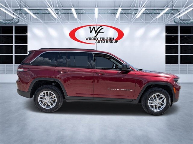 2025 Jeep Grand Cherokee Laredo photo 2