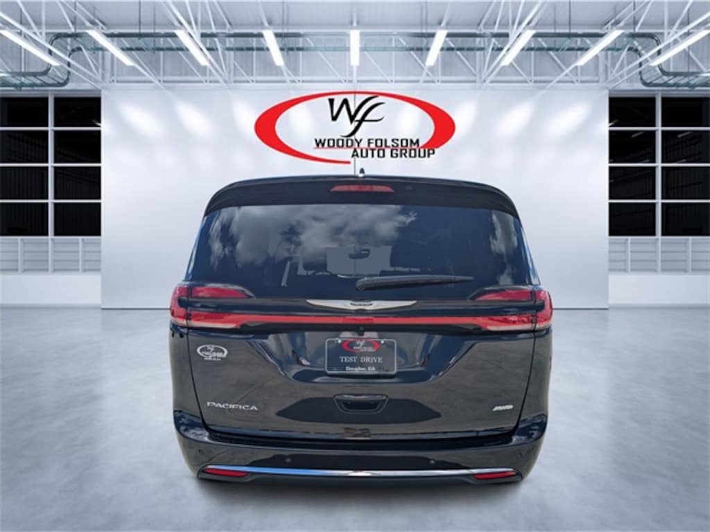 New 2026 Chrysler Pacifica SELECT AWD Passenger Van