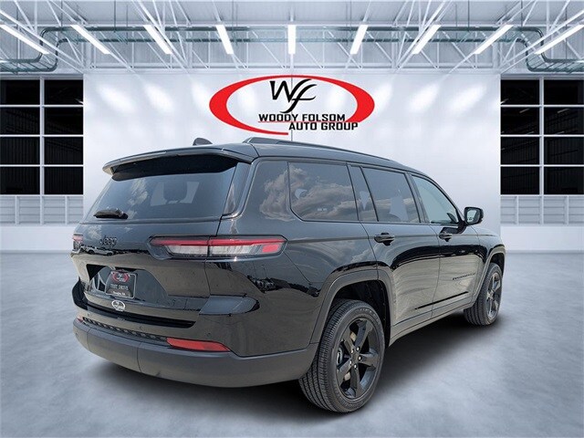 2025 Jeep Grand Cherokee Altitude photo 3