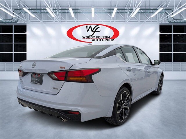 2024 Nissan Altima 2.5 SR photo 2