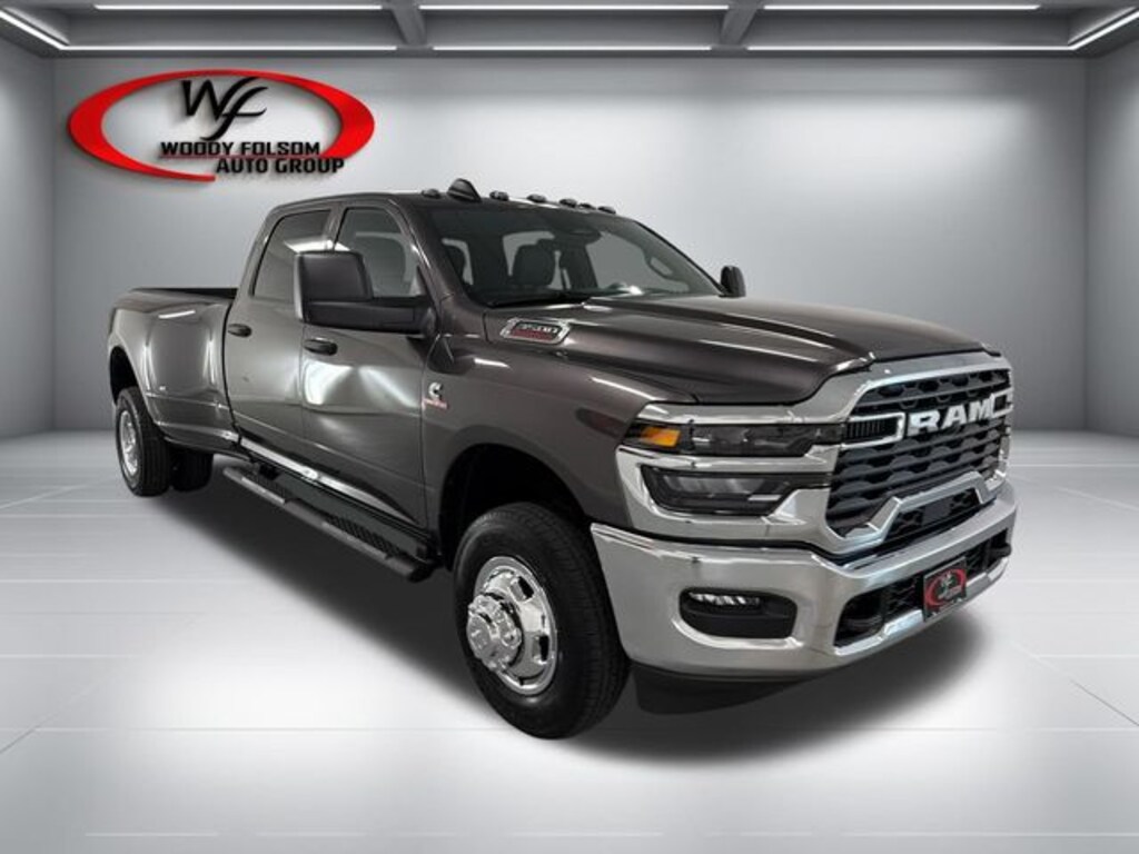 New 2026 Ram 3500 TRADESMAN CREW CAB 4X4 8' BOX Pickup