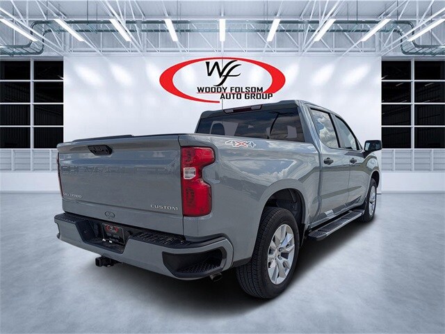 2024 Chevrolet Silverado 1500 Custom photo 2