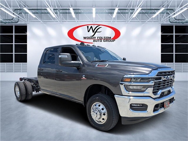 2025 Ram 3500 Tradesman photo 2