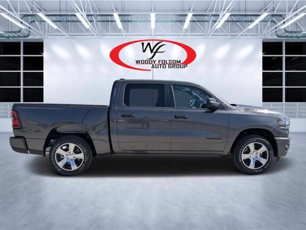 New 2026 Ram 1500 EXPRESS CREW CAB 4X4 5'7 BOX Pickup