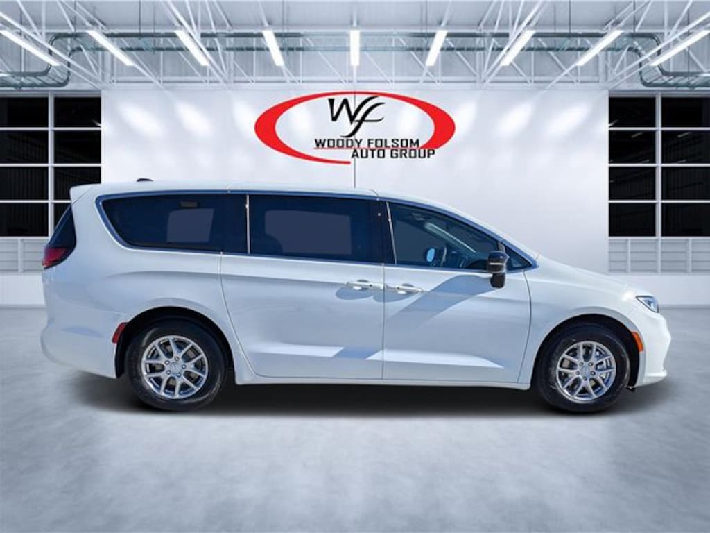 New 2026 Chrysler Pacifica SELECT Passenger Van