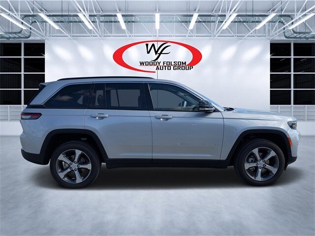 2025 Jeep Grand Cherokee Limited photo 2