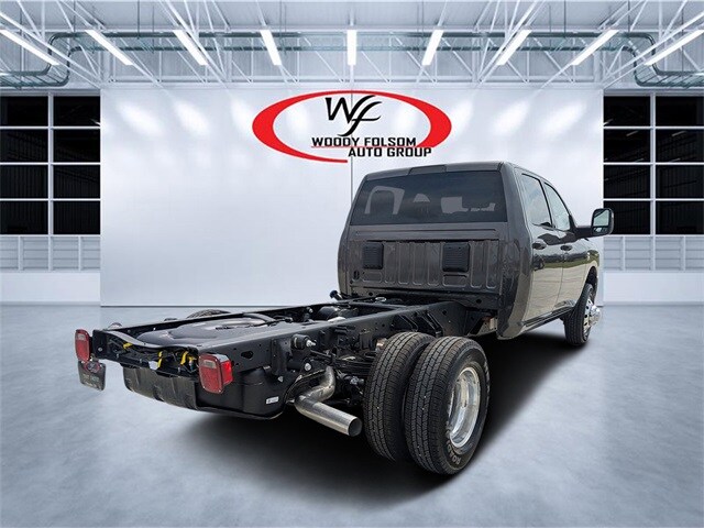 2025 Ram 3500 Tradesman photo 2