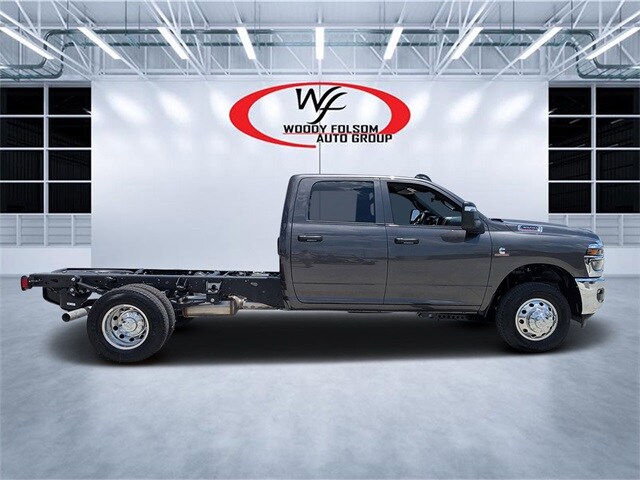 2025 Ram 3500 Tradesman photo 3