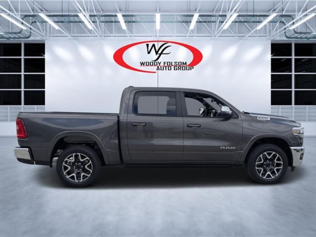 New 2026 Ram 1500 LARAMIE CREW CAB 4X4 5'7 BOX Pickup