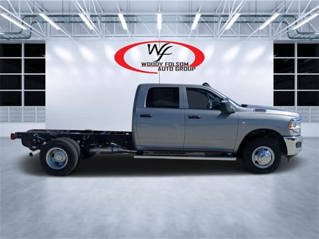 New 2024 Ram 3500 Chassis Cab 3500 TRADESMAN CREW CAB CHASSIS 4X4 60' CA Pickup