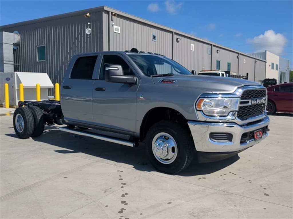 New 2024 Ram 3500 Chassis Cab 3500 TRADESMAN CREW CAB CHASSIS 4X4 60' CA Pickup