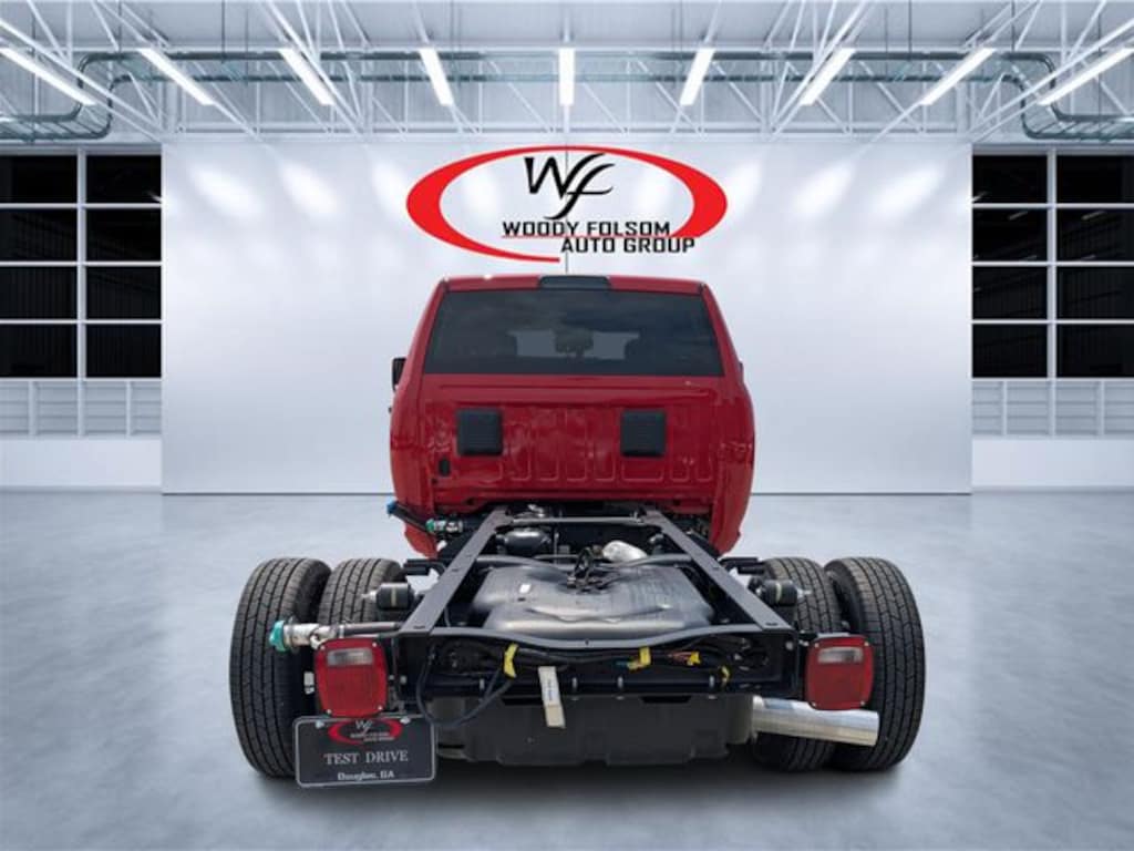New 2026 Ram 3500 TRADESMAN CREW CAB CHASSIS 4X4 60' CA Pickup