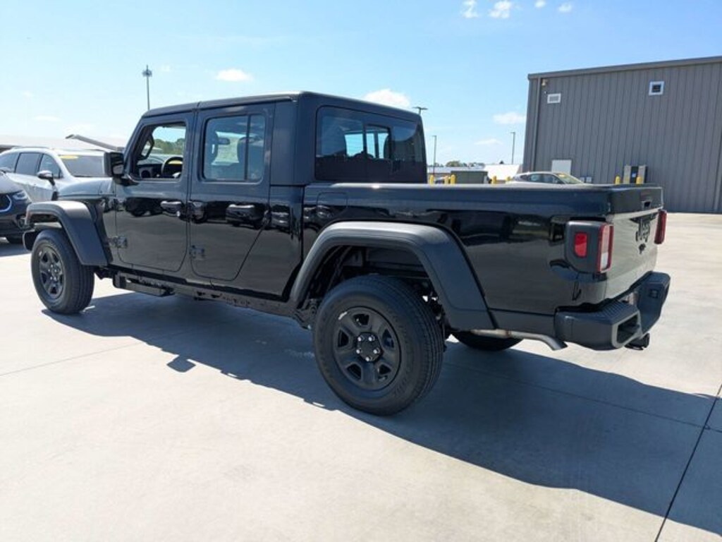 New 2026 Jeep Gladiator SPORT 4X4 Pickup