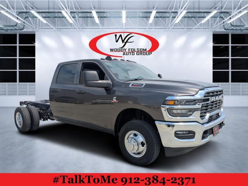 New 2026 Ram 3500 TRADESMAN CREW CAB CHASSIS 4X4 60' CA Pickup